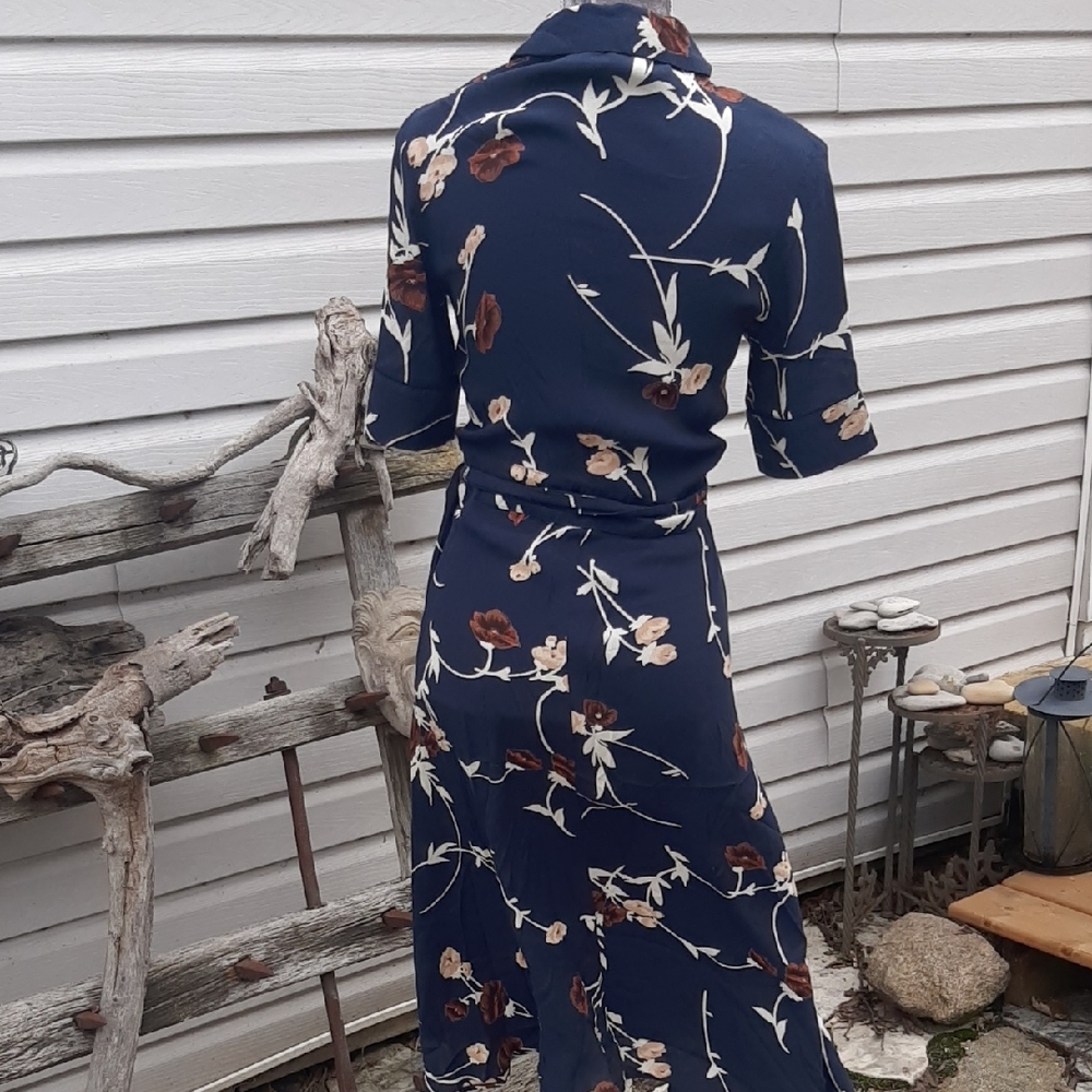 GANNI💐NWOT💐PRETTY FLORAL Navy Wrap Midi Dress TIE WAIST Flattering Fit Sz 36 - Picture 6 of 11